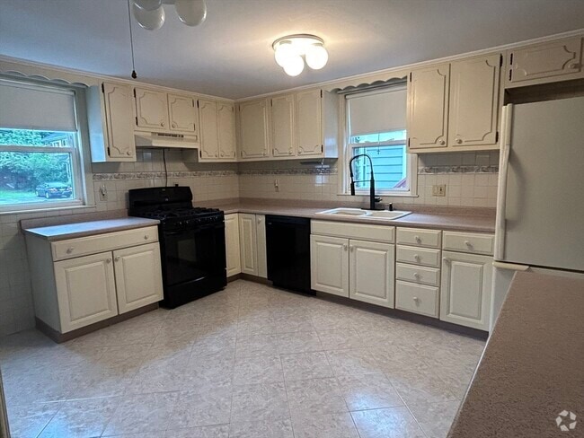 Building Photo - 175 Maple St Unit 0 Rental