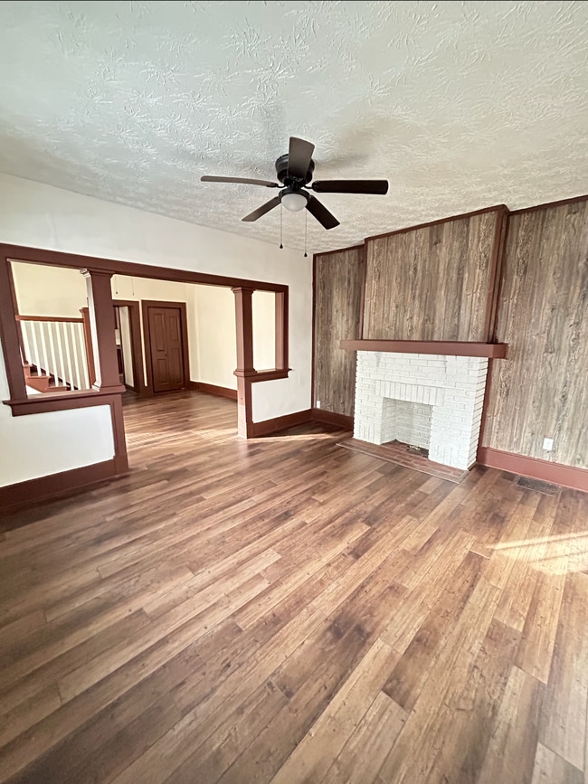 Photo - 1931-1933 Catalpa Dr.