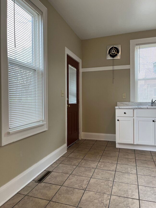 Photo - 3100 S Griffin Ave Unit LOWER