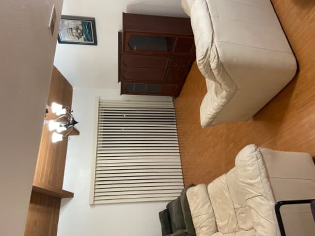 Photo - 10331 Lindley Ave