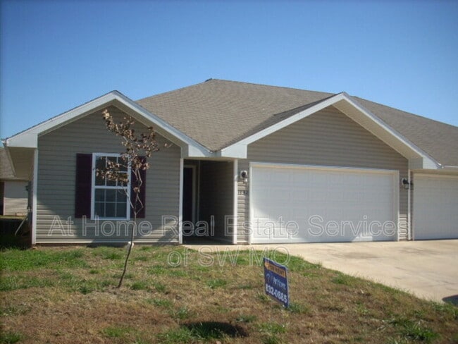 Building Photo - 1123 S Clifton Ave