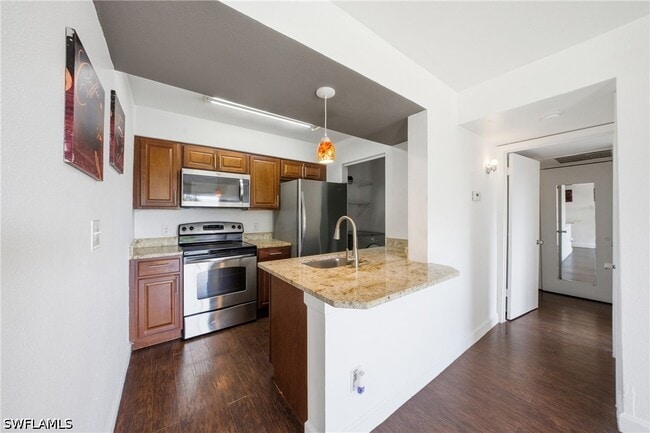Building Photo - 2925 Winkler Ave Unit 920