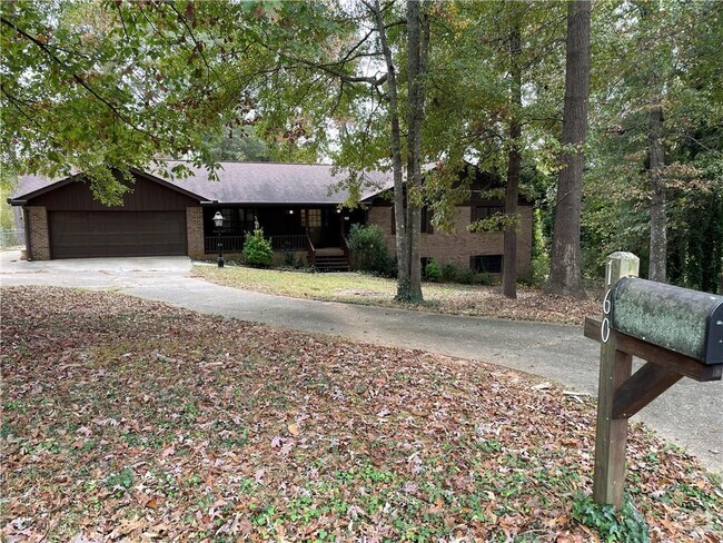 Building Photo - 160 Country Roads Cir Rental