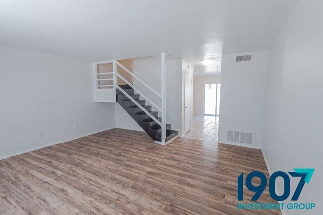 Photo - 611 Sinclair Dr
