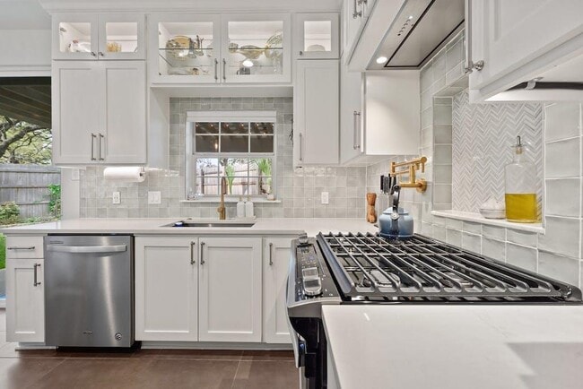 Building Photo - 6141 Jumano Ln