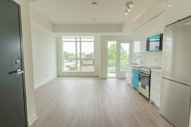 Photo - 851-851 Sheppard Ave W