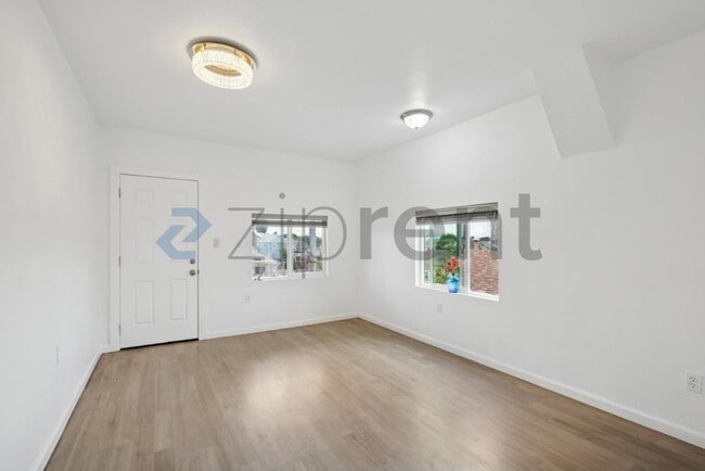 Photo - 2204 E 24th St