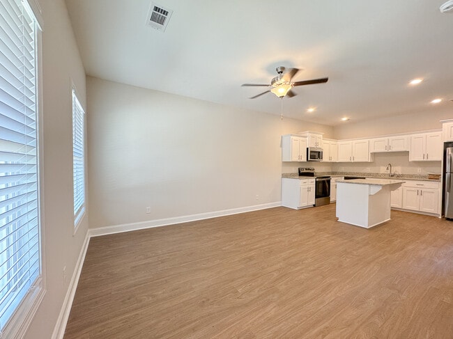Photo - 102 Skye Dr