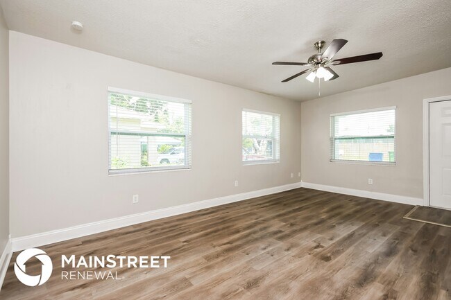 Photo - 314 Sears Ave NE