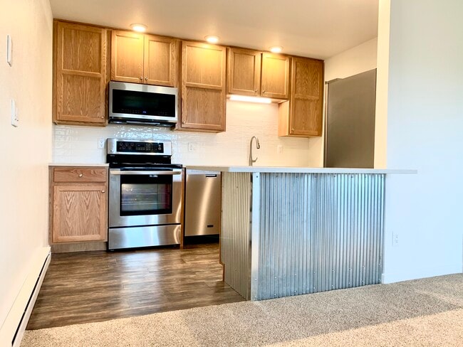 Photo - 2020 W Plum St