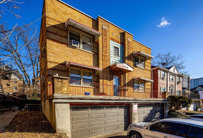 Photo - 2728 Digby Ave