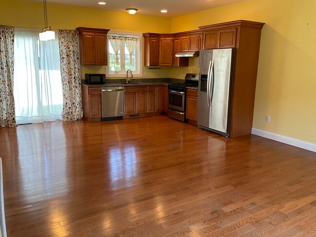 38 Glastonbury Ave