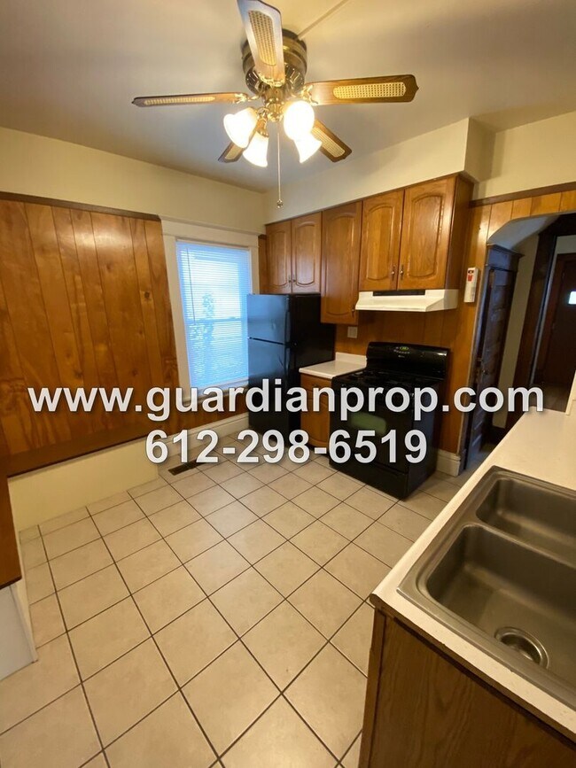 Photo - House Close to U of M Available Now, Hardw...