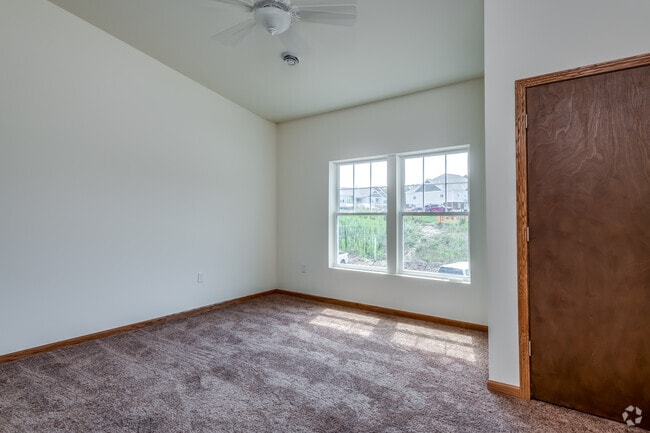 1 BR, 1 BA - 906SF