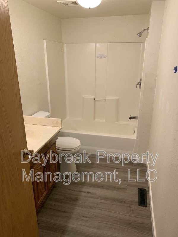 Photo - 1005 12th St N