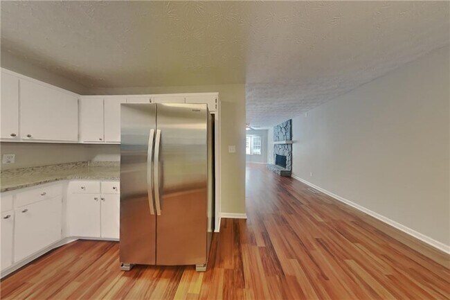 Photo - 121 Chantilly Ln