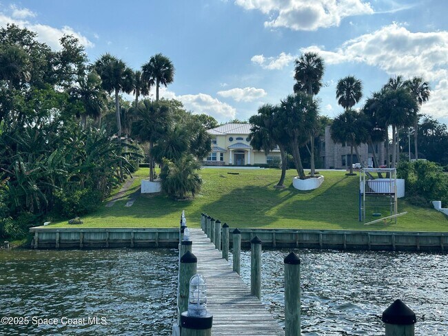1613 Indian River Dr