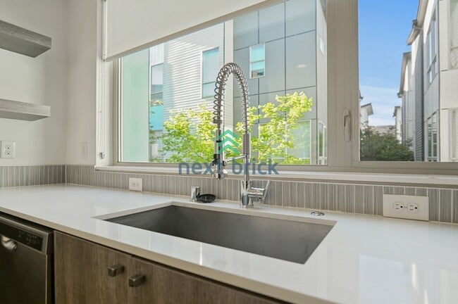 Photo - 3 BED & 3 BATH TOWNHOUSE FOR RENT