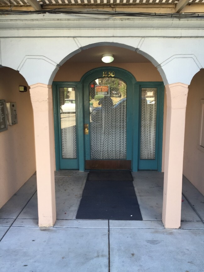 Photo - 1650 Oxford St