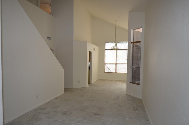 Building Photo - 630 N Diane Ct