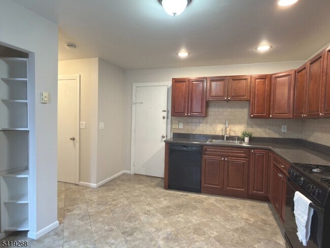 Photo - 39 Glenridge Ave Unidad 5