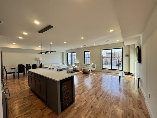 Building Photo - 241 Palisade Ave Unit 3 Rental