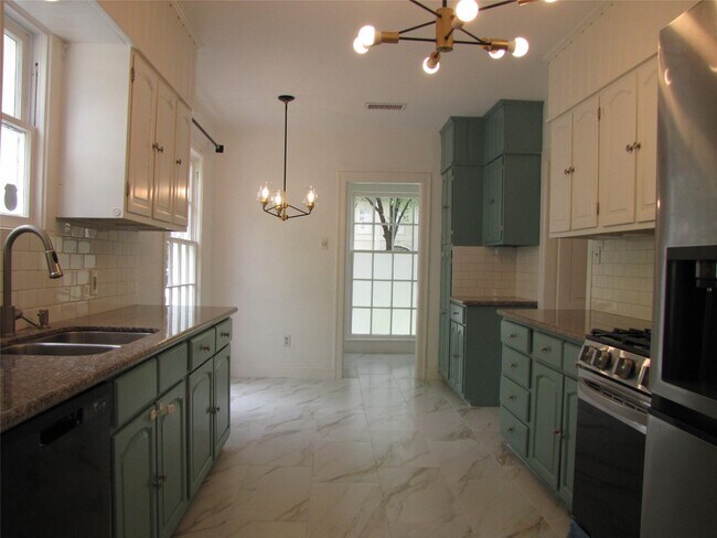 Photo - 1918 Canterbury St