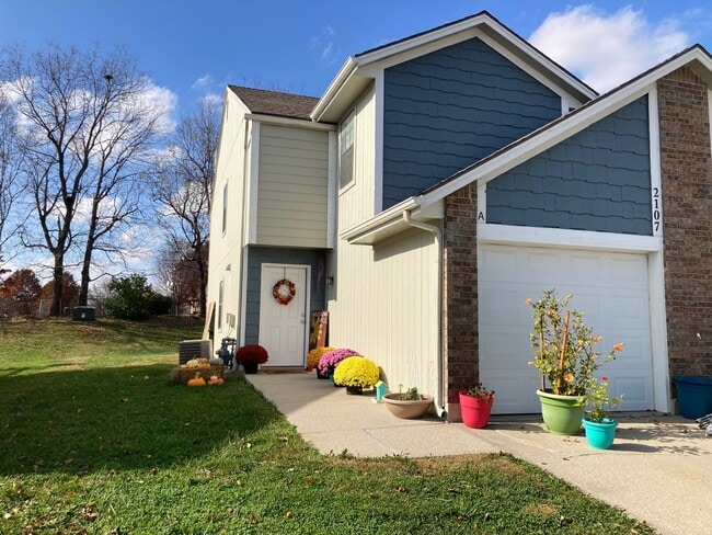 Building Photo - 2107 Highridge Dr