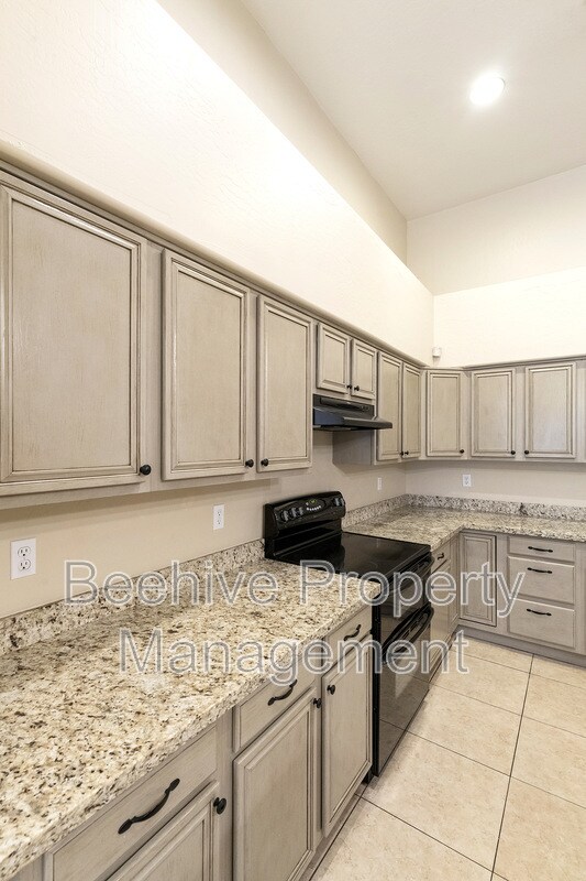 Photo - 1861 N Oracle Cir