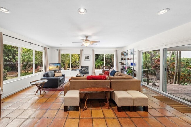Photo - 614 San Servando Ave
