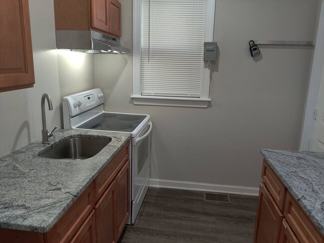 Building Photo - 5535 Crowson St Unit 1st Floor w/ Private bath - SRO - A1