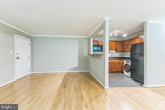 Building Photo - 3105 Naylor Rd SE Unit 304 Rental