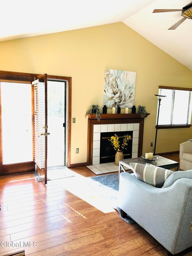 Photo - 212 Yorktown Dr