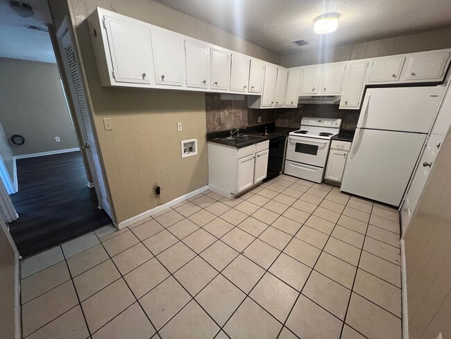 Photo - 2 Bedroom 1 Bathroom Duplex in Winterville!