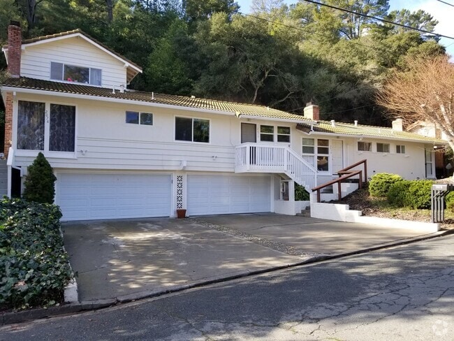 Building Photo - 2074 Donald Dr Rental