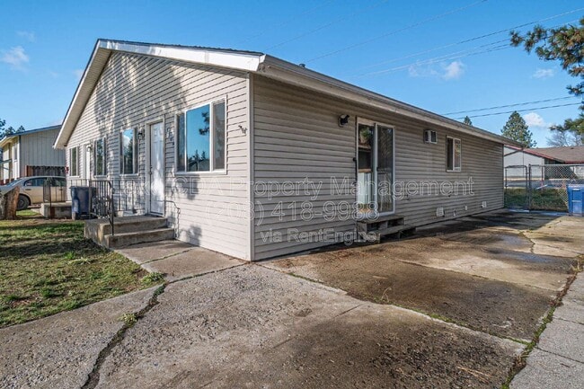 Photo - 1419 E Stiner Ave