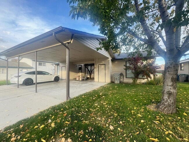 Building Photo - 2004 S Leadville Ave