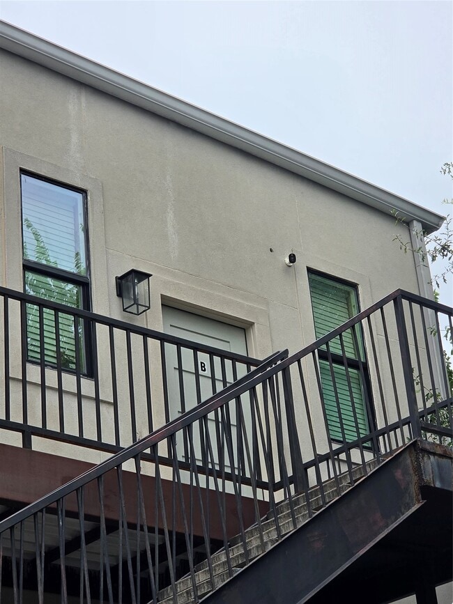 5713 Gulf Fwy Unit B
