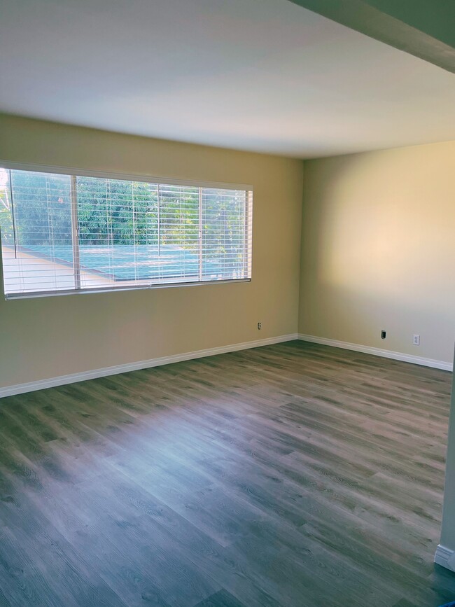 Photo - 842 N Screenland Dr Unit #C