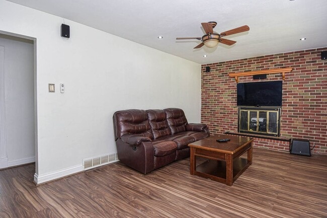 Photo - 9310 Radio Dr