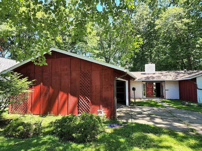 Building Photo - 724 Wyleswood Dr Rental