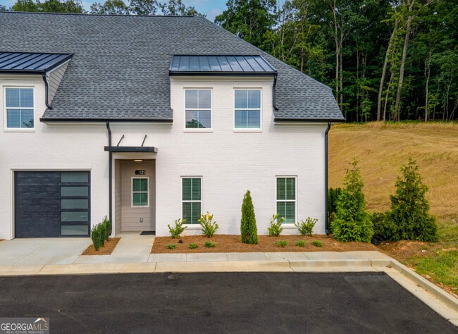Building Photo - 121 Chateau Dr SE Rental