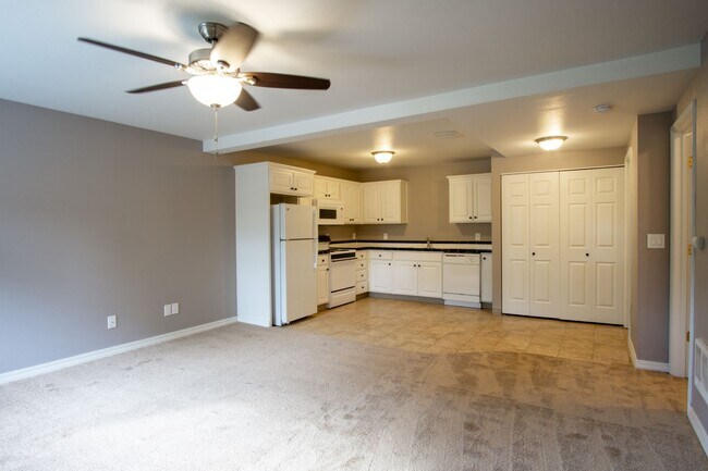 Photo - John's Landing 1 Bed Flat with D/W, W/D, Private Patio!! Unit 19
