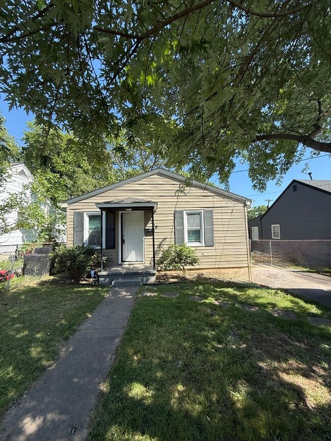 Building Photo - 2 bedroom, 1 bathroom home located in the heart of Lexington