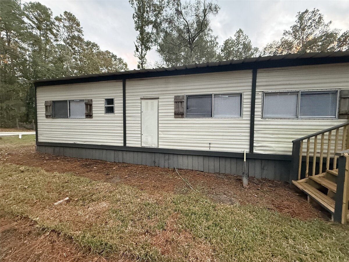 Photo - 279 White Oak Cir