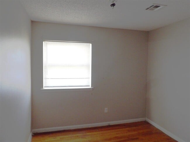 Photo - 5322 NW Elm Ave