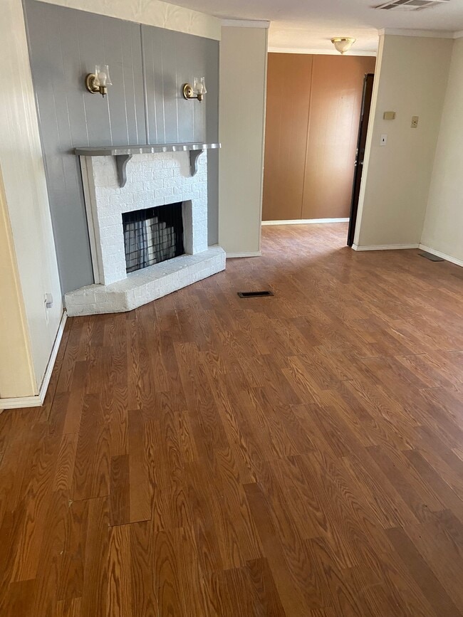 front entrance living room - 1021 Wiley Ave