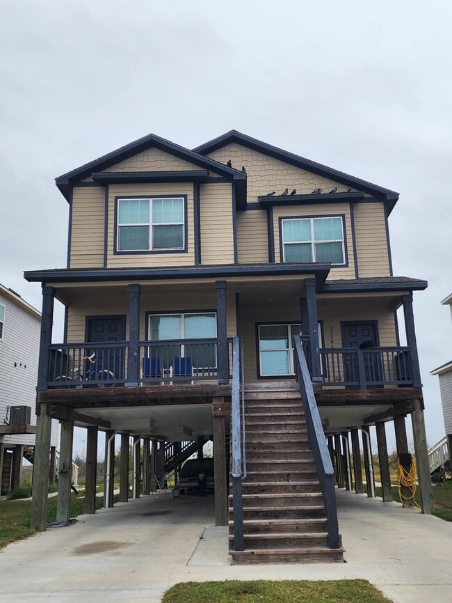 Building Photo - 4/2/2 Townhome