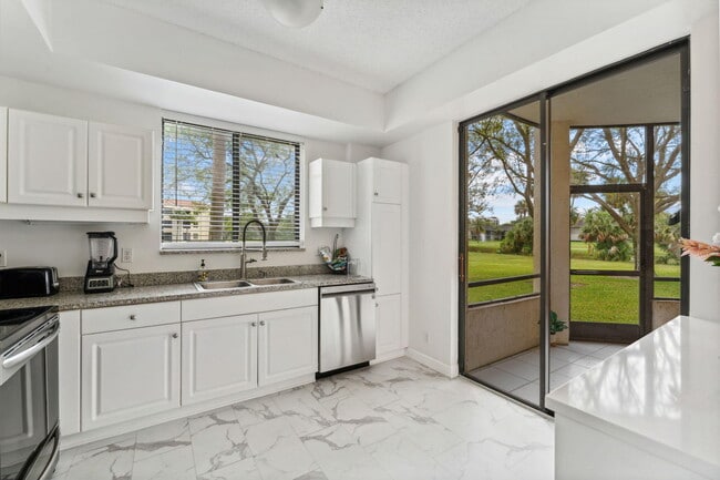 Building Photo - 7546 La Paz Blvd Unit 105