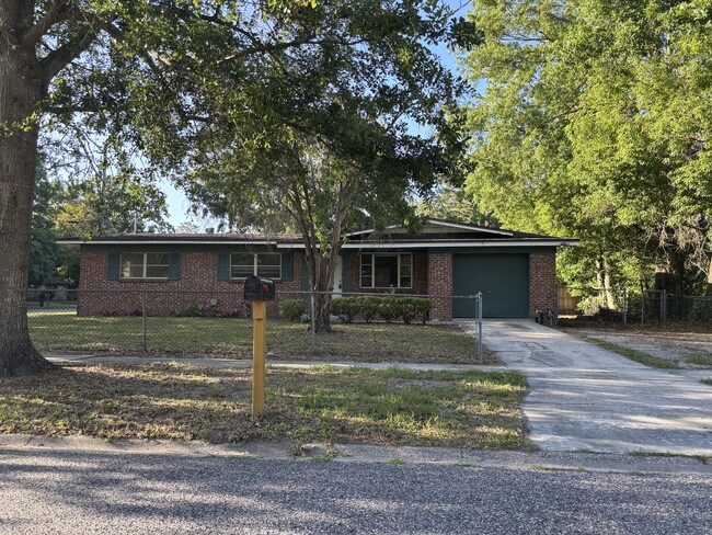 Photo - 7525 Sharbeth Dr S House